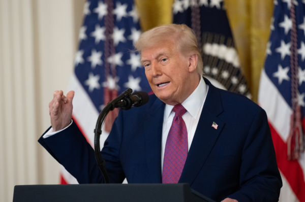 盛宝优配 特朗普回应“已去世”传言，还不忘贬媒体、踩拜登