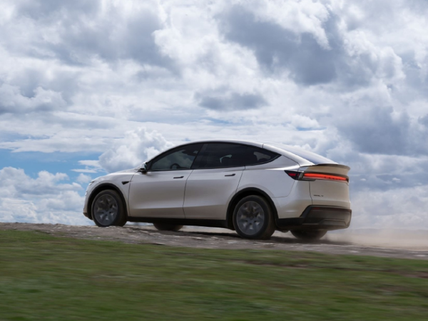 亿腾证券 8月中国中型SUV销量榜出炉：Model Y仍第一 但大跌16%